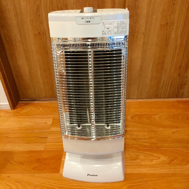 DAIKIN(ダイキン)のダイキンDAIKIN　遠赤外線ヒーター　セラムヒート　ERFT11TS-W スマホ/家電/カメラの冷暖房/空調(電気ヒーター)の商品写真