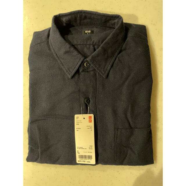 UNIQLO(ユニクロ)の【新品】　ユニクロ　メンズ　シャツ　ネイビー　L メンズのトップス(シャツ)の商品写真