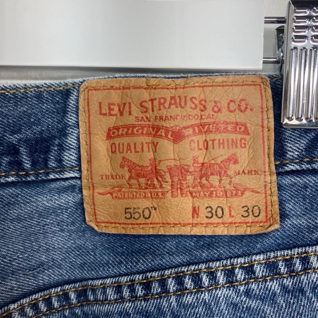 Levi's(リーバイス)の古着 リーバイス Levi's 550 テーパードジーンズ デニムパンツ W30L30 レディースL(w29) /eaa281972 レディースのパンツ(デニム/ジーンズ)の商品写真