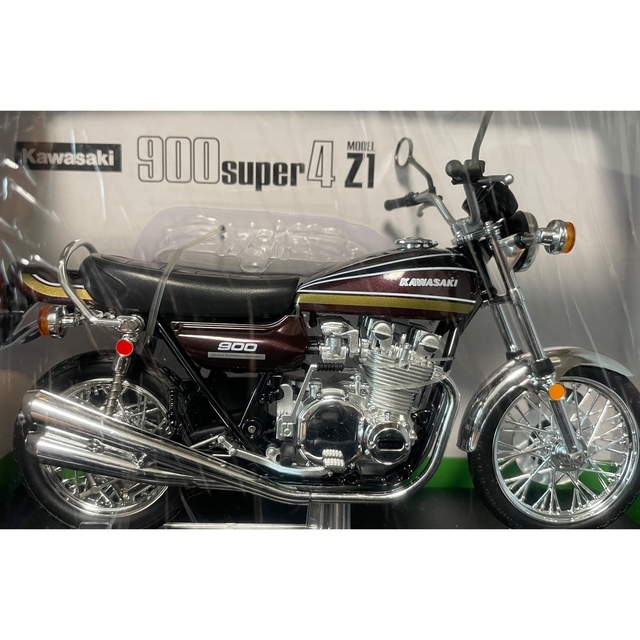 AOSHIMA(アオシマ)の1/12 アオシマ バイク完成品 Z1 Z2 CB750 旧車 kawasaki エンタメ/ホビーのおもちゃ/ぬいぐるみ(模型/プラモデル)の商品写真