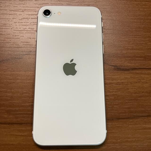 Apple(アップル)のiPhone SE2 64GB SIMフリー ホワイト au スマホ/家電/カメラのスマートフォン/携帯電話(スマートフォン本体)の商品写真