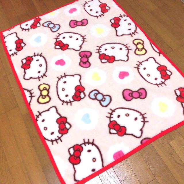 新品⭐ハローキティお昼寝ケット⭐お昼寝毛布 85×115cm キティちゃん毛布 キッズ/ベビー/マタニティの寝具/家具(毛布)の商品写真