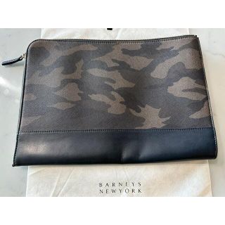 バーニーズニューヨーク(BARNEYS NEW YORK)の超レア・超美品 BARNEYS NEWYORK クラッチバッグ 迷彩 本革(セカンドバッグ/クラッチバッグ)