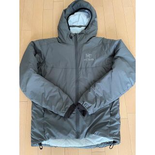 アークテリクス(ARC'TERYX)のアークテリクス　Atom ar hoody Mサイズ(ナイロンジャケット)