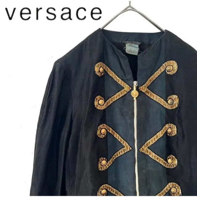 Gianni Versace(ジャンニヴェルサーチ)のVERSACE ヴェルサーチ  ナポレオンジャケット　金ボタン　ヒョウ柄　装飾 レディースのジャケット/アウター(ノーカラージャケット)の商品写真