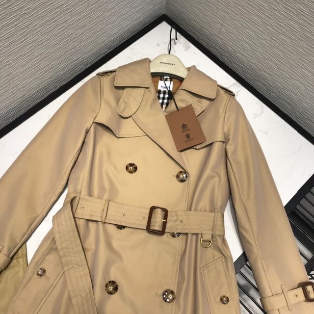 愛用 BURBERRY - トレンチコート BURBERRY ☆未着用☆ トレンチコート