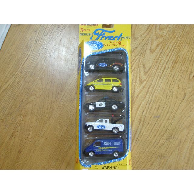 Ford(フォード)の珍品　フォード純正ミニカー　５PACK　ゴールデンウィール エンタメ/ホビーのおもちゃ/ぬいぐるみ(ミニカー)の商品写真