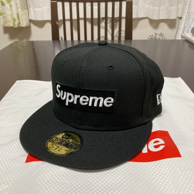 Supreme(シュプリーム)のSupreme Money Box Logo New Era 黒 7 5/8 メンズの帽子(キャップ)の商品写真