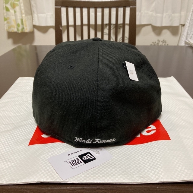 Supreme(シュプリーム)のSupreme Money Box Logo New Era 黒 7 5/8 メンズの帽子(キャップ)の商品写真