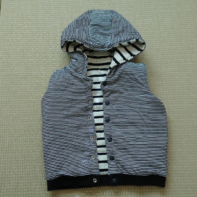 PETIT BATEAU(プチバトー)のプチバトーのリバーシブルベスト86cm キッズ/ベビー/マタニティのベビー服(~85cm)(ジャケット/コート)の商品写真