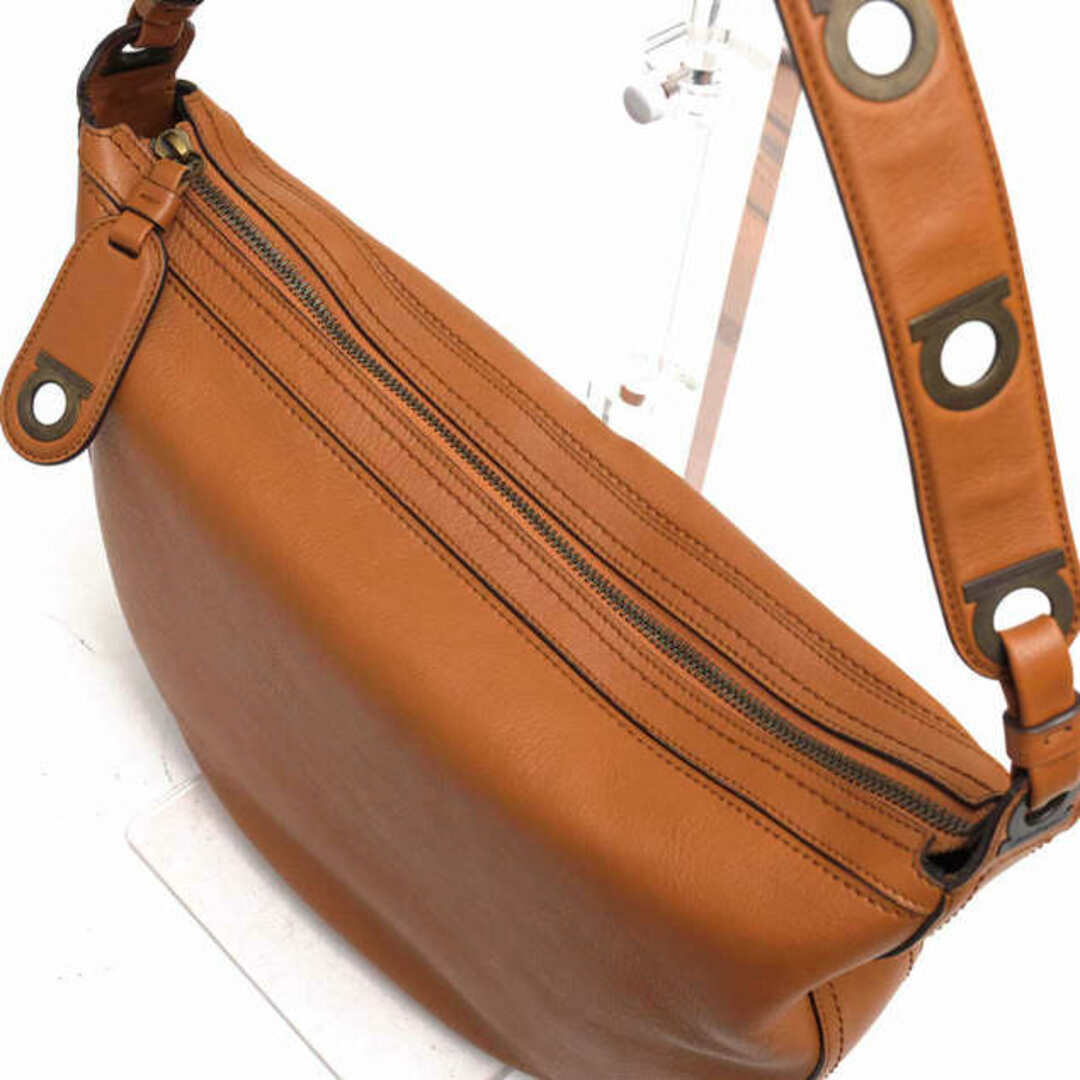 フェラガモ/Salvatore Ferragamo バッグ ハンドバッグ 鞄 トートバッグ レディース 女性 女性用レザー 革 本革 ブラウン 茶 AU-21/3840 ガンチーニ 肩掛け ワンショルダーバッグ フェラガモ/Salvatore Ferragamo バッグ トートバッグ 鞄 ハンドバッグ レディース 女性 女性用PVC レザー 革 ブラウン 茶 ガンチーニ柄 肩掛け ワンショルダーバッグ