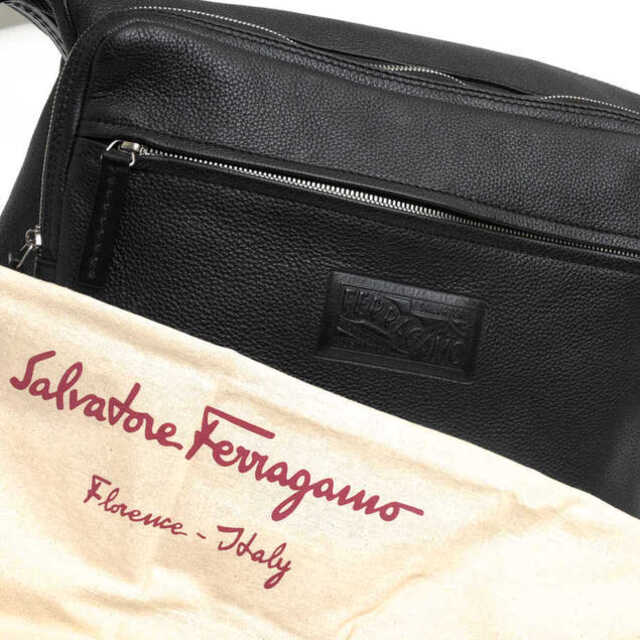 フェラガモ／Salvatore Ferragamo バッグ ショルダーバッグ 鞄 メンズ 男性 男性用レザー 革 本革 ブラック 黒  GO-249067 メッセンジャーバッグ シボ革 シュリンクレザー