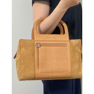 フェラガモ(Ferragamo)のシリアル有】フェラガモガンチーニハンドバッグショルダーバッグパイソンスウェード(ショルダーバッグ)