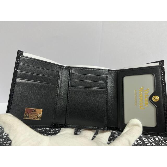 Vivienne Westwood(ヴィヴィアンウエストウッド)のVivienne Westwood エナメル 財布 折り財布 黒 ブラック レディースのファッション小物(財布)の商品写真
