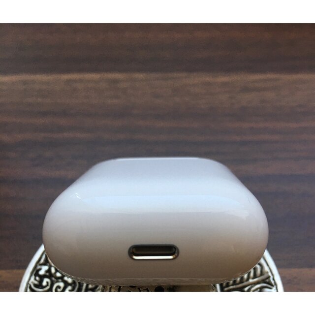 Apple(アップル)のAirPods 第2世代  スマホ/家電/カメラのオーディオ機器(ヘッドフォン/イヤフォン)の商品写真
