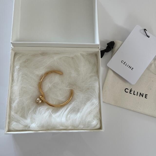 celine(セリーヌ)のday様専用・CELINE パール バングル フィービー レディースのアクセサリー(ブレスレット/バングル)の商品写真