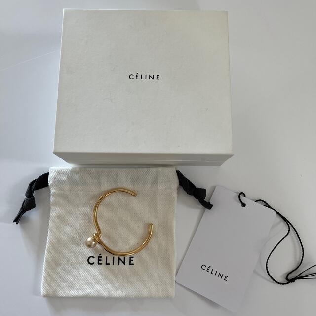 celine(セリーヌ)のday様専用・CELINE パール バングル フィービー レディースのアクセサリー(ブレスレット/バングル)の商品写真