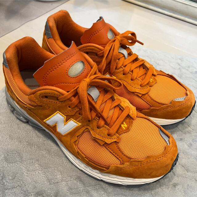 New Balance(ニューバランス)のNew Balance M2002RDE 28.0cm オレンジ メンズの靴/シューズ(スニーカー)の商品写真