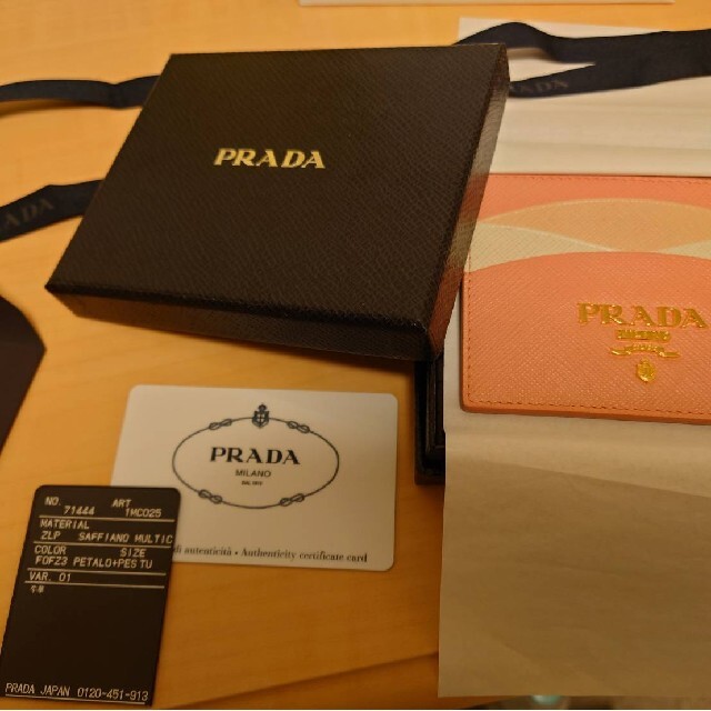 PRADA(プラダ)のPRADA　正規　ガードケース レディースのファッション小物(パスケース/IDカードホルダー)の商品写真