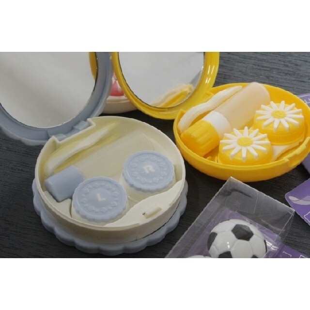 売り尽くし  コンタクトケース ランダム  10個入り インテリア/住まい/日用品の日用品/生活雑貨/旅行(日用品/生活雑貨)の商品写真