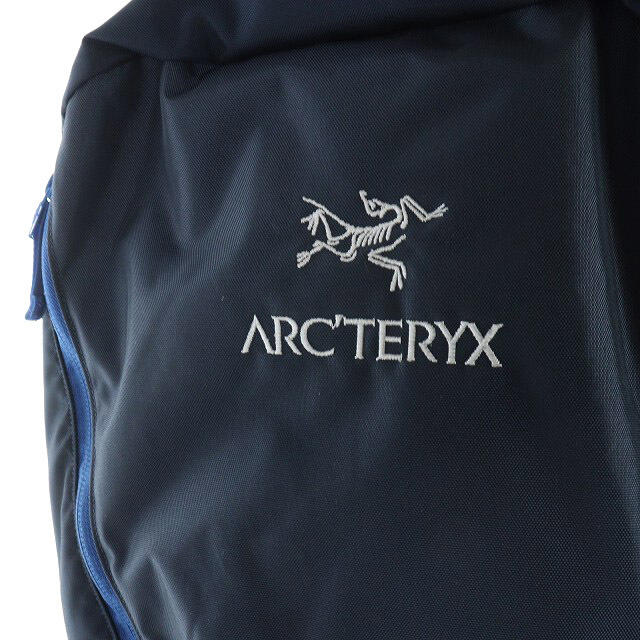 ARC'TERYX(アークテリクス)のアークテリクス デイパック リュックサック ロゴ 紺 メンズのバッグ(バッグパック/リュック)の商品写真