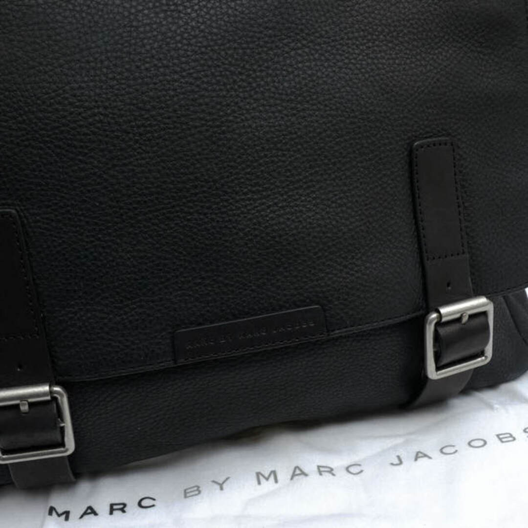 マーク バイ マークジェイコブス／MARC BY MARC JACOBS バッグ ブリーフケース ビジネスバッグ 鞄 ビジネス メンズ 男性  男性用レザー 革 本革 ブラック 黒 M4PE1002 Simple Leather Robbie G Messenger Bag シボ革  シュリンクレザー