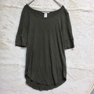 エイチアンドエム(H&M)のH＆M　比較的美品　柔らかく優しい　深緑　裾ラウンド　トップス(カットソー(半袖/袖なし))