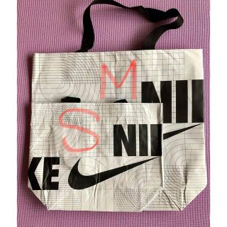 ナイキ(NIKE)の【新品】韓国で大人気！NIKE ショッピングバッグMサイズ　韓国限定(エコバッグ)