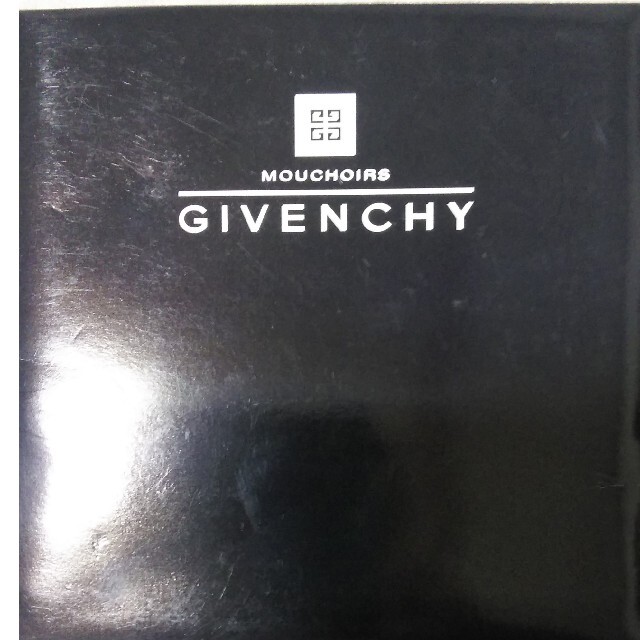 GIVENCHY(ジバンシィ)の白  ハンカチ メンズのファッション小物(ハンカチ/ポケットチーフ)の商品写真