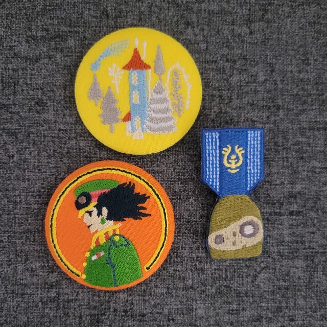 ジブリ ムーミン 刺繍缶バッジ 3セット エンタメ/ホビーのアニメグッズ(バッジ/ピンバッジ)の商品写真