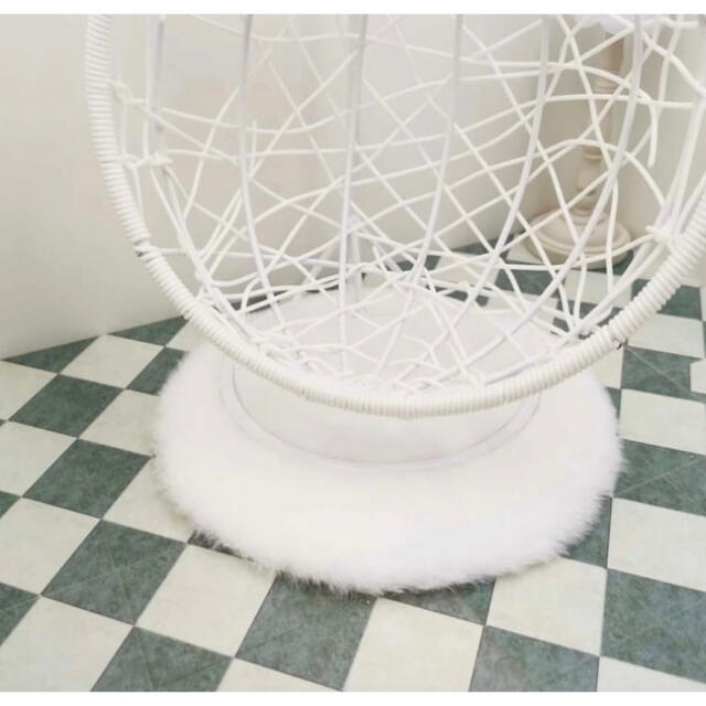 ドールハウス ミニチュア ラグ マット 絨毯 ふわふわ インテリア 四角　白 ハンドメイドのおもちゃ(ミニチュア)の商品写真