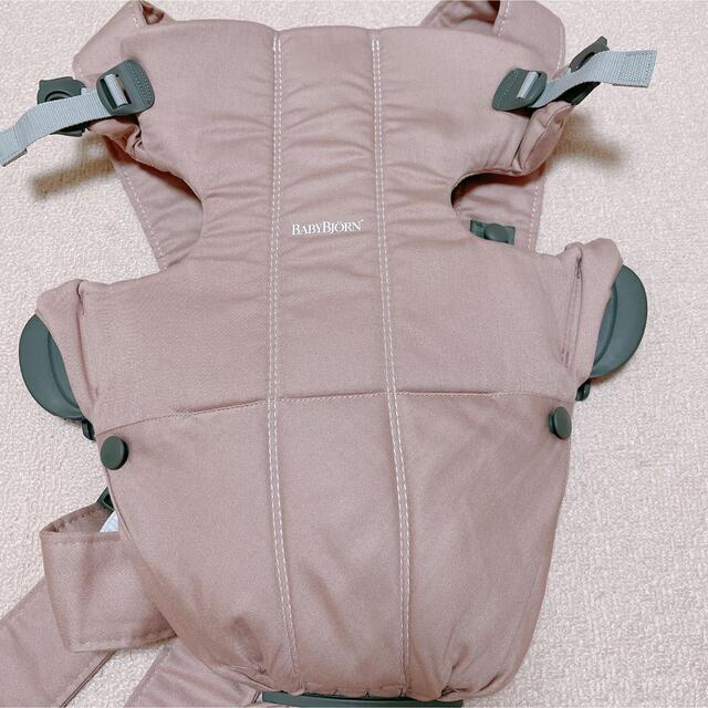 BABYBJORN(ベビービョルン)の美品 ベビービョルン ベビーキャリアミニ キッズ/ベビー/マタニティの外出/移動用品(抱っこひも/おんぶひも)の商品写真