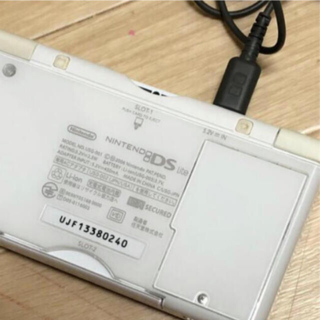 任天堂(ニンテンドウ)の任天堂 ニンテンドー DS Light ホワイト 白 本体 充電器 エンタメ/ホビーのゲームソフト/ゲーム機本体(携帯用ゲーム機本体)の商品写真