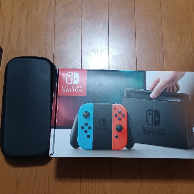 任天堂Switch　スイッチ　ネオンブルー/レッド エンタメ/ホビーのゲームソフト/ゲーム機本体(家庭用ゲーム機本体)の商品写真