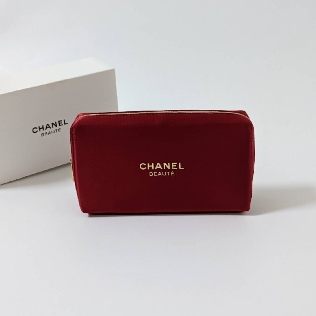 CHANEL(シャネル)の新品 シャネル ノベルティ ポーチ レッド CHANEL レディースのファッション小物(ポーチ)の商品写真