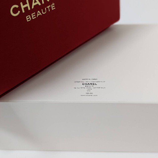 CHANEL(シャネル)の新品 シャネル ノベルティ ポーチ レッド CHANEL レディースのファッション小物(ポーチ)の商品写真