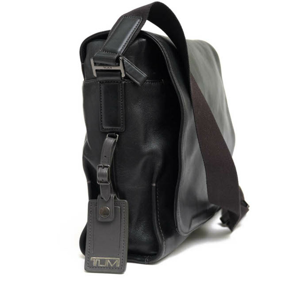 TUMI(トゥミ)のトゥミ／TUMI バッグ ショルダーバッグ 鞄 メンズ 男性 男性用レザー 革 本革 ブラック 黒  63021D Harrison Davenport Messenger フラップ式 メッセンジャーバッグ ノートPC収納可 メンズのバッグ(ショルダーバッグ)の商品写真
