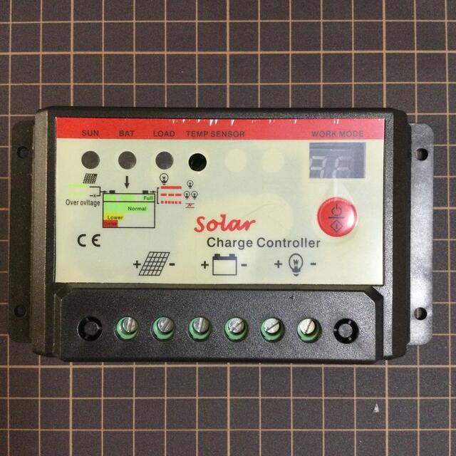 ソーラーパネル　単結晶　10W、チャージャー　セット スマホ/家電/カメラのスマートフォン/携帯電話(バッテリー/充電器)の商品写真