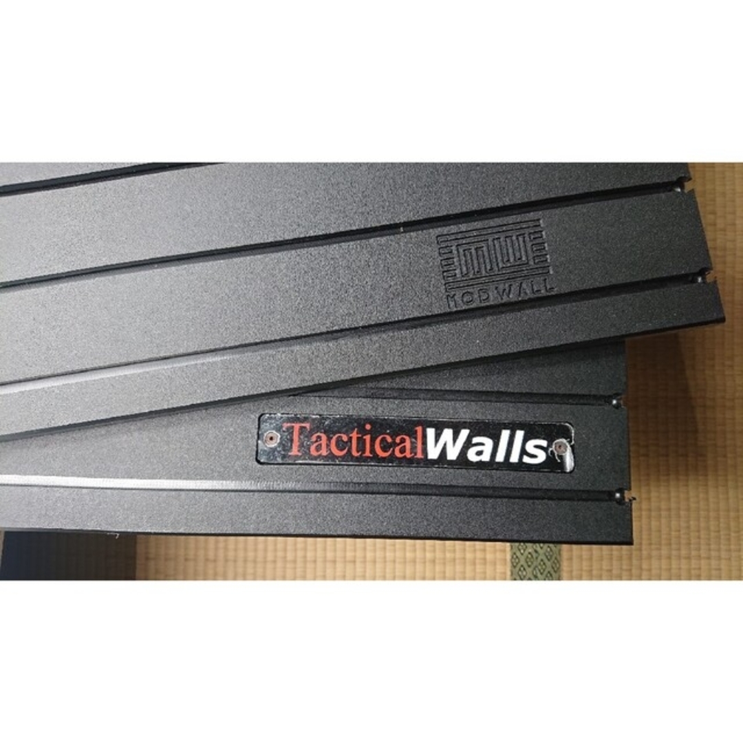 アメリカ tactical walls製 ModWallパネル、水平ラックセット
