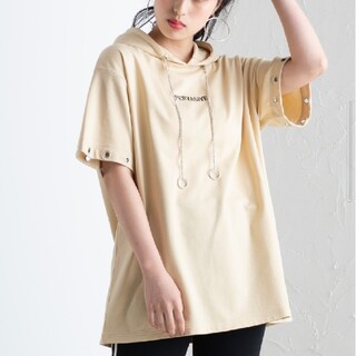 ウィゴー(WEGO)のWEGO チェーン付きパーカーワンピース(Tシャツ(半袖/袖なし))