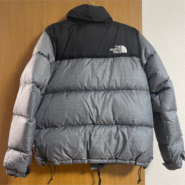 THE NORTH FACE(ザノースフェイス)のノースフェイス　ダウンジャケット　グレー　ブラック　型番NF0A4NCH メンズのジャケット/アウター(ダウンジャケット)の商品写真