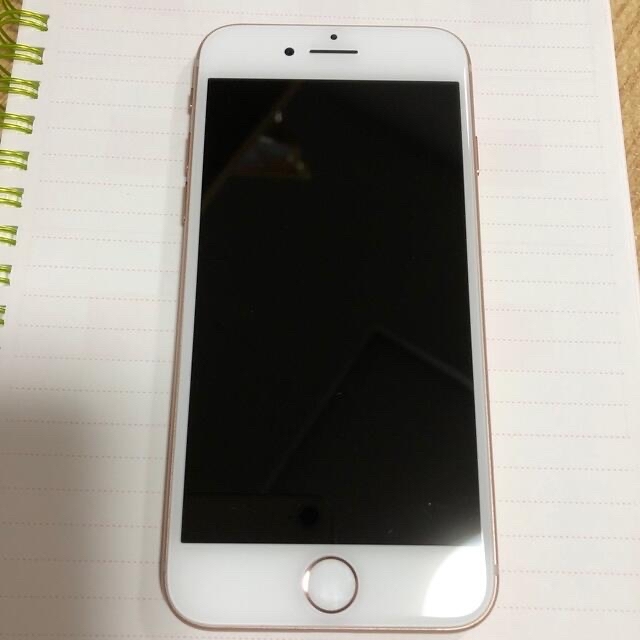 iPhone(アイフォーン)のiPhone 8 スマホ/家電/カメラのスマートフォン/携帯電話(スマートフォン本体)の商品写真