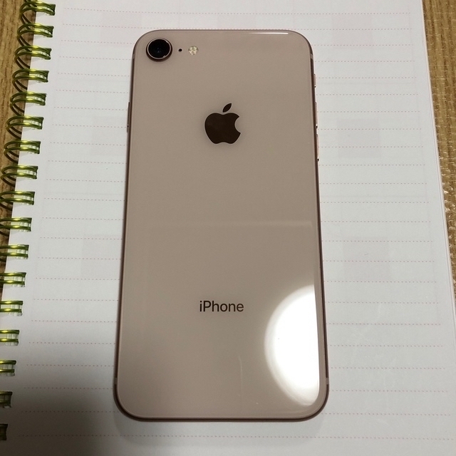 iPhone(アイフォーン)のiPhone 8 スマホ/家電/カメラのスマートフォン/携帯電話(スマートフォン本体)の商品写真