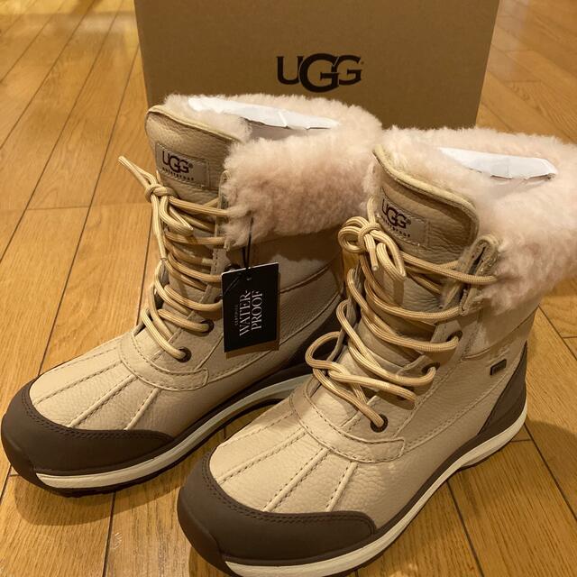 UGG(アグ)のUGG レディース　ブーツ　ADIRONDACK BOOT III  新品未使用 レディースの靴/シューズ(ブーツ)の商品写真