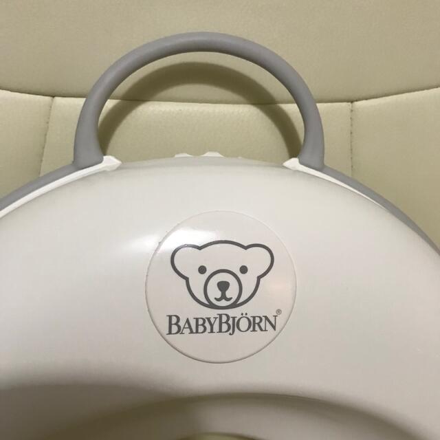 BABYBJORN(ベビービョルン)のベビービョルンのトイレトレーニングシート　箱付き キッズ/ベビー/マタニティのおむつ/トイレ用品(補助便座)の商品写真