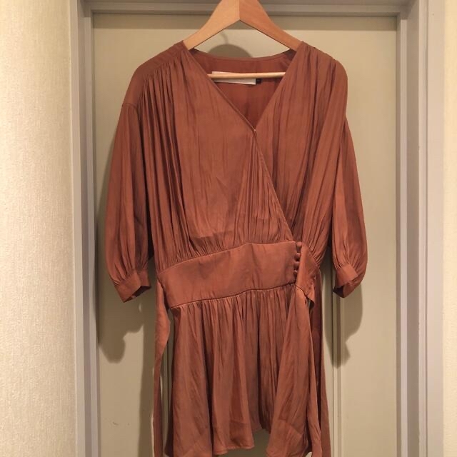 LagunaMoon(ラグナムーン)のbrown blouse レディースのトップス(シャツ/ブラウス(長袖/七分))の商品写真