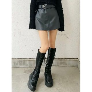 ジェイダ(GYDA)のGYDA フェイクレザースカートライクショーパン　新品タグ付　レザーパンツ(ミニスカート)