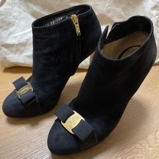 フェラガモ(Ferragamo)のルリカ様専用品！！！フェラガモ　リボンブーティー(その他)