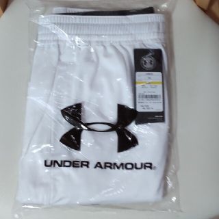 アンダーアーマー(UNDER ARMOUR)のアンダーアーマー　白　ハーフパンツ　メンズＭＤ　新品未使用(トレーニング用品)