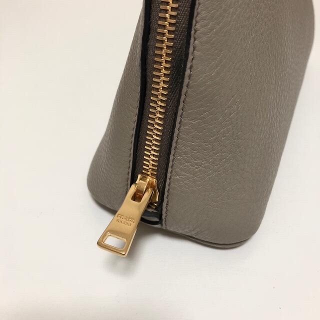 入手困難】 PRADA プラダ VITDAINO ARGILLA レザーポーチ | www